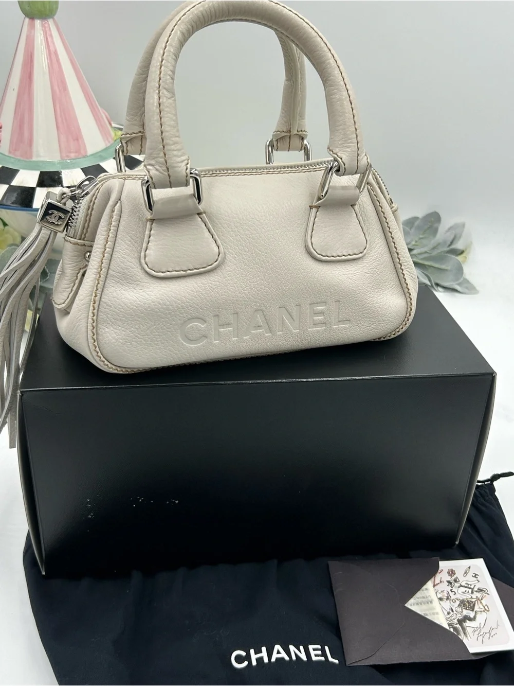 Women Chanel, LAX Cream pebbled grain leather bowler bag series 8 made in Italy